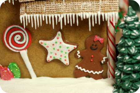 gingerbread house details